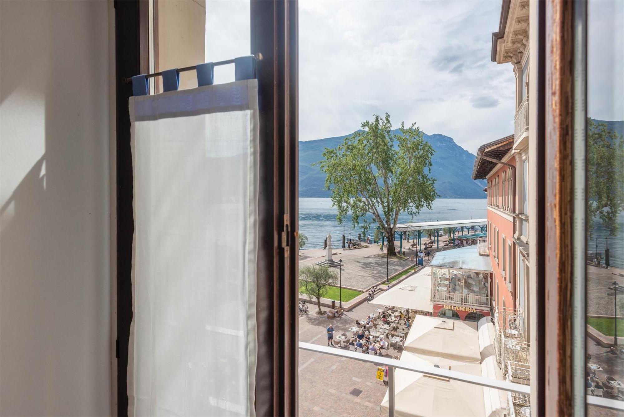Casa La Torre, The View On The Lake Riva del Garda Exterior photo